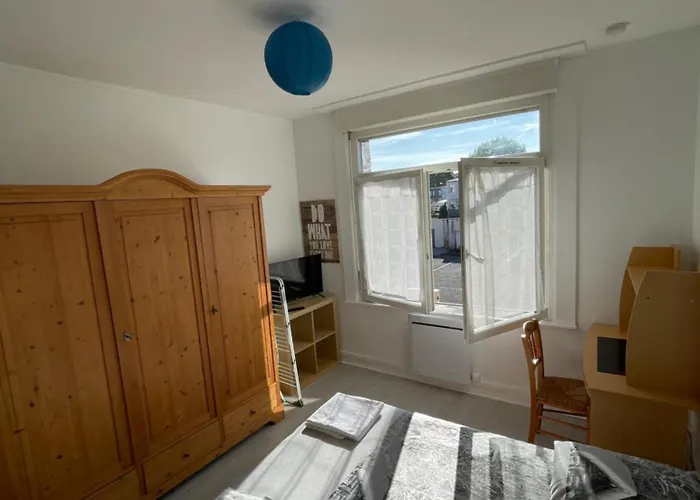 Appartement Calme Et Lumineux - Parking Privatif - Metro A 5Mn