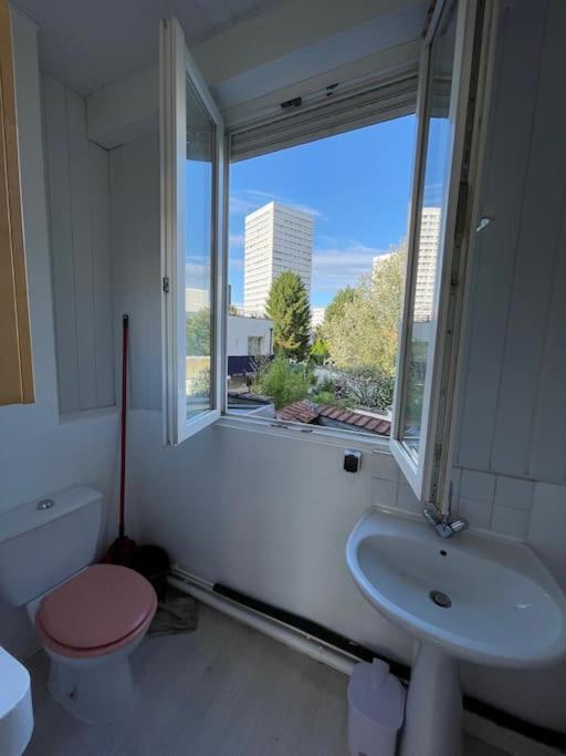 Apartment Calme Et Lumineux - Parking Privatif - Metro A 5mn