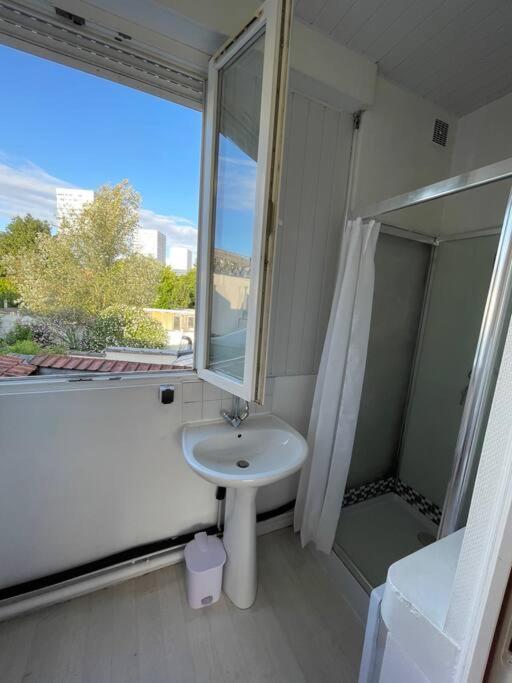 Apartment Calme Et Lumineux - Parking Privatif - Metro A 5mn