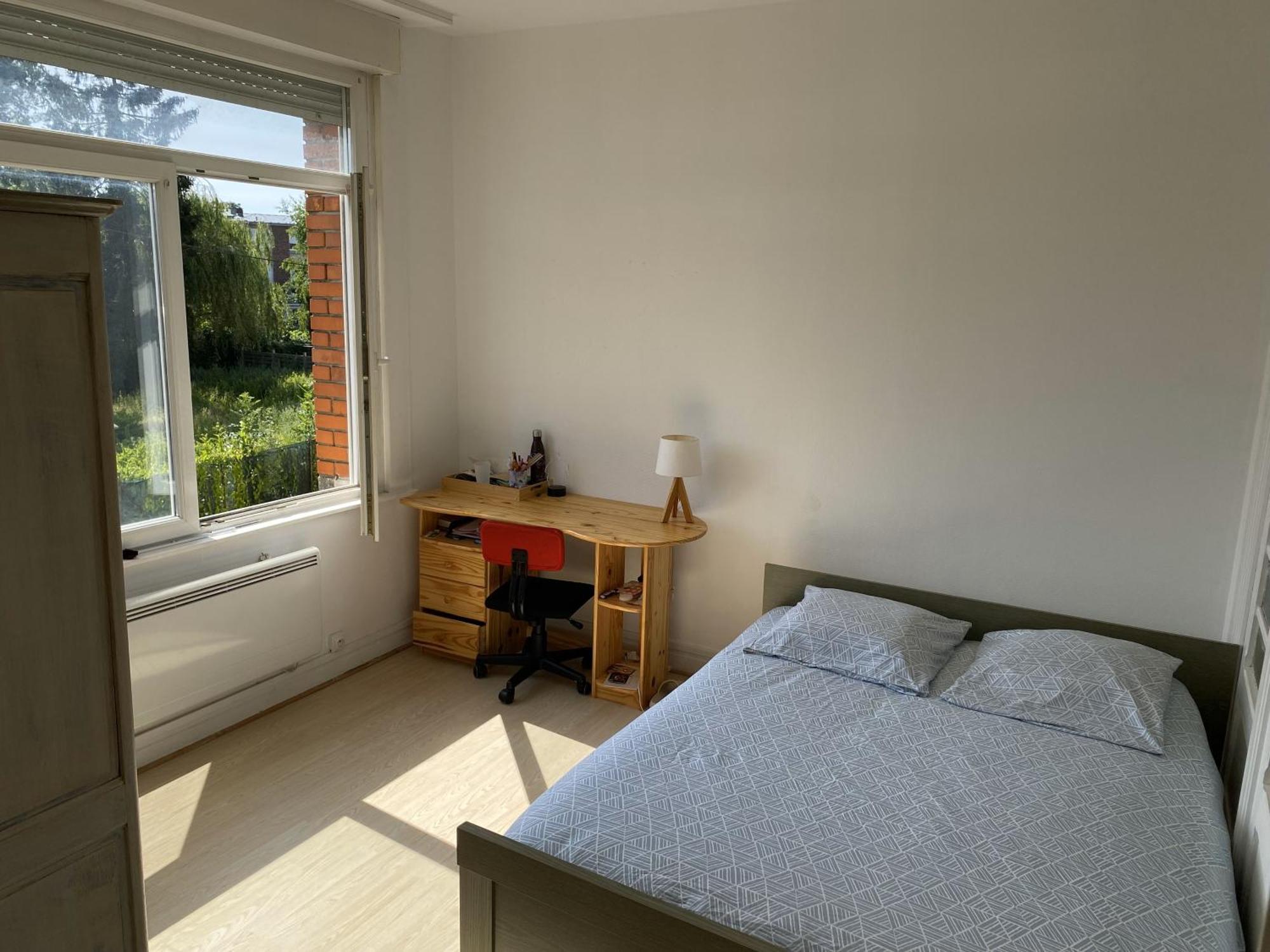 Calme Et Lumineux - Parking Privatif - Metro A 5mn Apartment